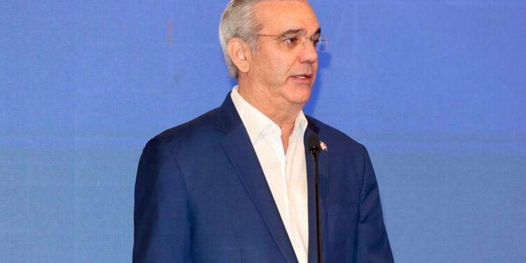 Abinader es cuarto presidente mejor valorado de Latinoamérica