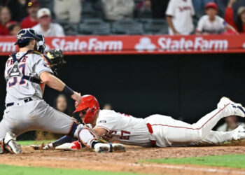 Astros vencen a Angelinos en 10 entradas