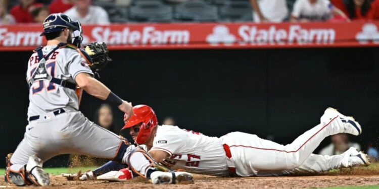 Astros vencen a Angelinos en 10 entradas