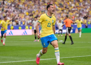Brasil remonta ante Japón y avanza a octavos