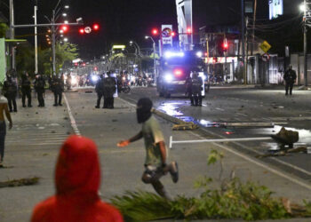 Cepeda pide calma tras protestas en Colombia