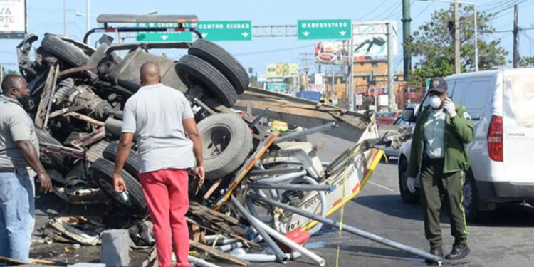 Cinco muertos y 20 heridos en accidentes de tránsito