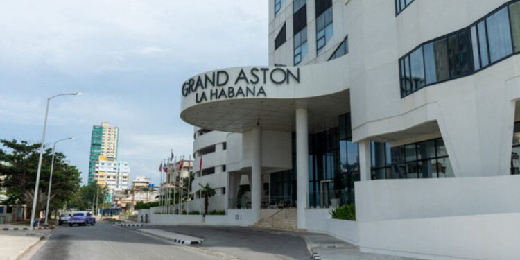 Crisis y sanciones golpean turismo de Cuba