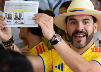 De la Espriella lidera conteo presidencial en Colombia