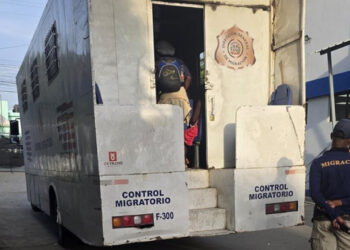Detienen empleados de Migración por traslado de haitianos
