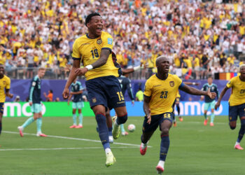 Ecuador elimina a Alemania y avanza en el Mundial