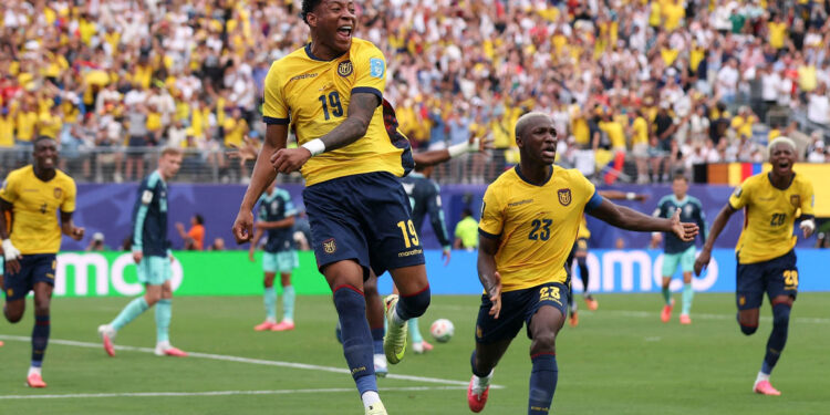 Ecuador elimina a Alemania y avanza en el Mundial