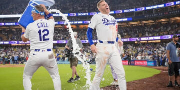 Freeman decide triunfo de Dodgers con jonrón