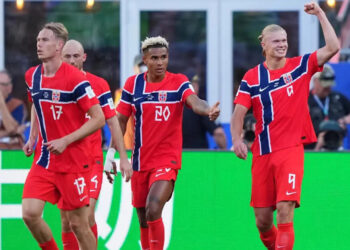 Haaland debuta con doblete en goleada de Noruega