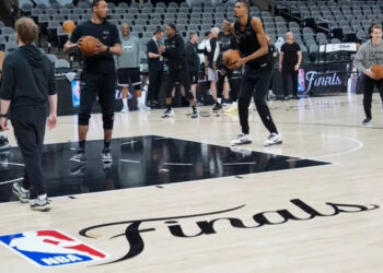 Knicks y Spurs disputan unas Finales históricas