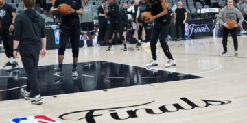 Knicks y Spurs disputan unas Finales históricas