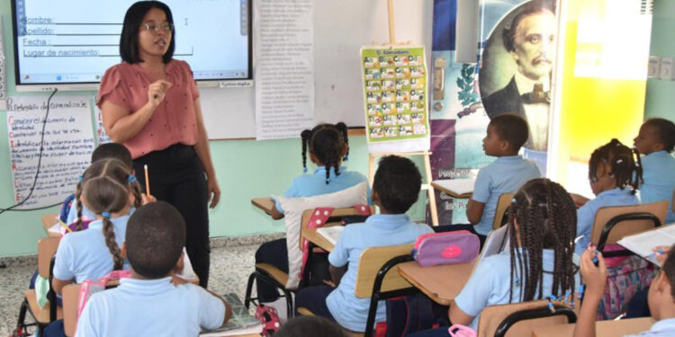 Más de 23 mil docentes participan en evaluación docente
