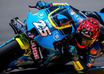 Raúl Fernández domina la esprint de MotoGP en Assen