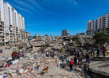 Suben a 1,719 los muertos por terremotos en Venezuela