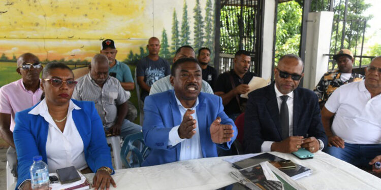 Transportistas denuncian exclusión en plan de movilidad