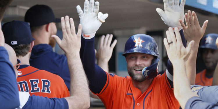 Walker impulsa triunfo de Astros con jonrón decisivo