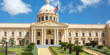 Abinader crea comisión para vigilar gestión de residuos