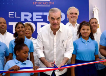 Abinader inaugura obras educativas y deportivas en Los Alcarrizos
