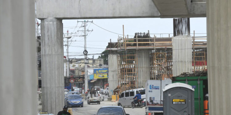 Comerciantes denuncian impacto por obras del Metro en Villa Mella