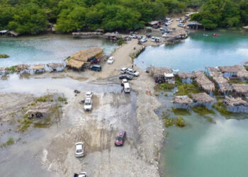 Cuatro mueren al caer vehículo en balneario La Neverita