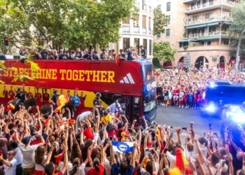 España celebra el título mundial con desfile en Madrid
