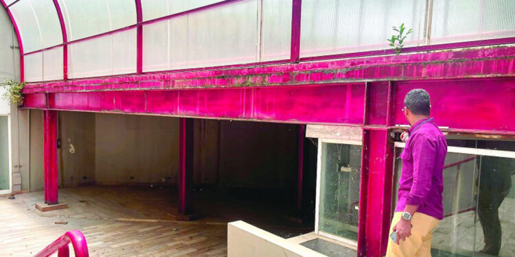 Estudiantes piden rescatar túnel peatonal de la PUCMM