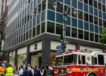 Evacúan a 400 niños por riesgo en edificio de Manhattan