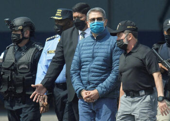 Expresidente hondureño regresa tras indulto en EE. UU.
