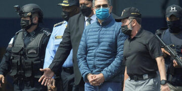 Expresidente hondureño regresa tras indulto en EE. UU.