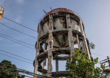 Filtraciones en tanque de Villa Juana preocupan a residentes