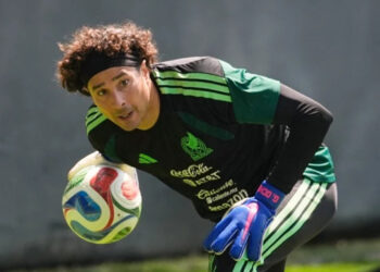 Guillermo Ochoa anuncia su retiro del fútbol