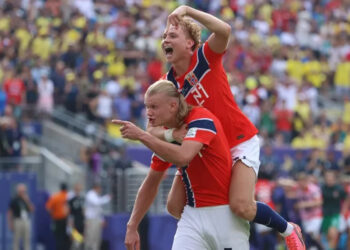 Haaland clasifica a Noruega a cuartos con doblete