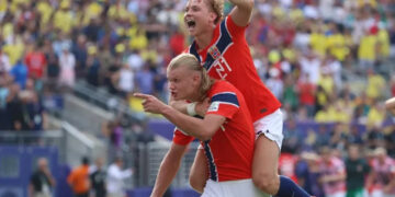 Haaland clasifica a Noruega a cuartos con doblete