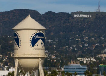 Juez frena fusión entre Paramount y Warner Bros.