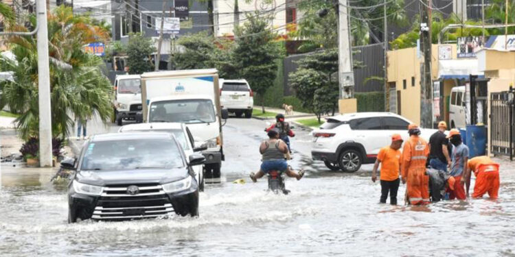 Ocho provincias siguen en alerta verde por vaguada