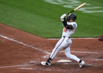 Orioles vencen a Cachorros con decisivo doble de Jackson