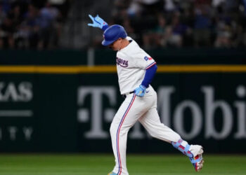 Rangers vencen a Marineros con dos jonrones de Pederson