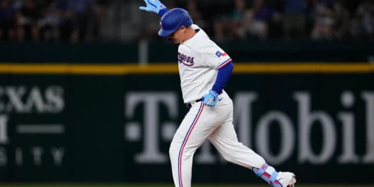 Rangers vencen a Marineros con dos jonrones de Pederson