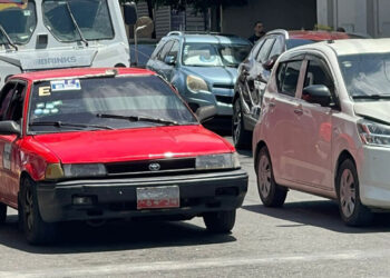 Suspenden aumento del pasaje en Santiago tras acuerdo