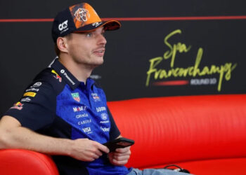 Verstappen mantiene en duda su futuro en Red Bull