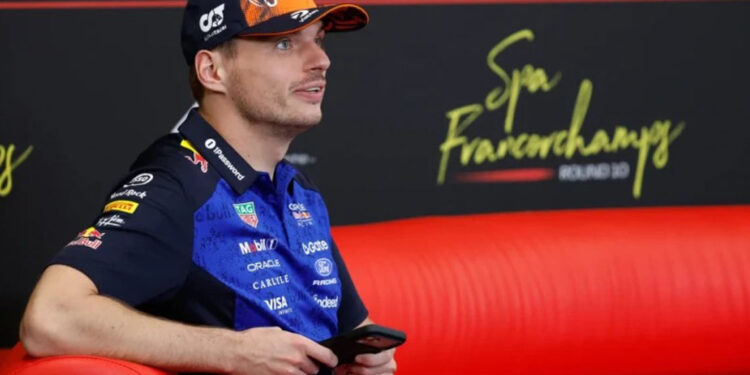 Verstappen mantiene en duda su futuro en Red Bull