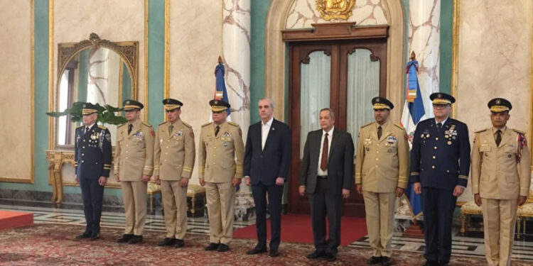 Abinader juramenta nuevos mandos militares y policiales