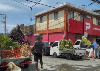 Comercio informal agrava tránsito en el kilómetro 9