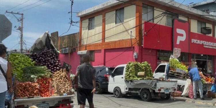 Comercio informal agrava tránsito en el kilómetro 9