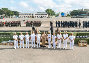 Defensa entrega nuevos equipos a Armada y Fuerza Aérea