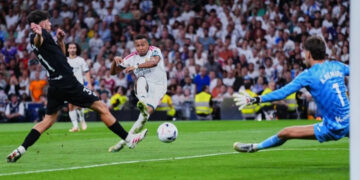 Mbappé hace líder al Real Madrid con triplete