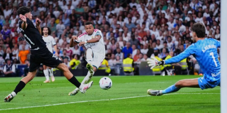 Mbappé hace líder al Real Madrid con triplete
