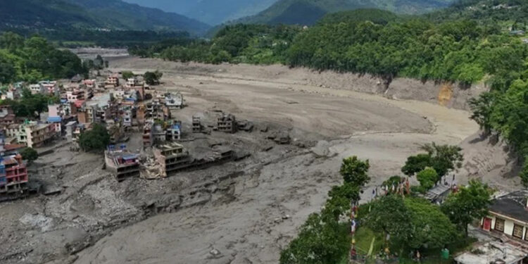 Riada en China deja 265 desaparecidos y dificulta rescate