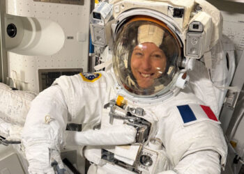 Sophie Adenot hace historia con caminata espacial