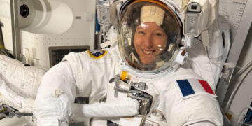 Sophie Adenot hace historia con caminata espacial